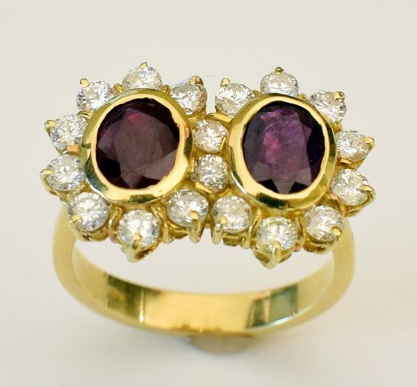 ANELLO IN ORO GIALLO, DIAMANTI E RUBINI