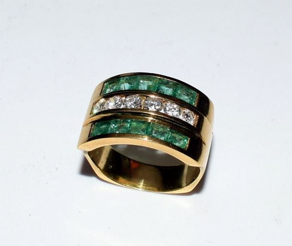 ANELLO IN ORO GIALLO, DIAMANTI E SMERALDI&nbsp;&nbsp;&nbsp;&nbsp;&nbsp;&nbsp;&nbsp;&nbsp;&nbsp;&nbsp;&nbsp;&nbsp;&nbsp;&nbsp;&nbsp;&nbsp;&nbsp;&nbsp;&nbsp;&nbsp;&nbsp;&nbsp;&nbsp;&nbsp;&nbsp;&nbsp;&nbsp;&nbsp;&nbsp;&nbsp;&nbsp;&nbsp;&nbsp;