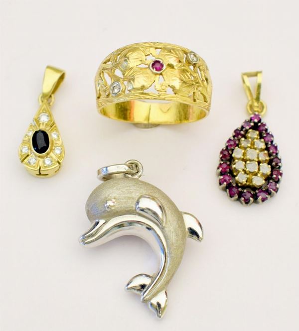 ANELLO, TRE PENDENTI IN ORO, ARGENTO, DIAMANTI ,&nbsp;&nbsp;&nbsp;&nbsp;&nbsp;&nbsp;&nbsp;&nbsp;&nbsp;&nbsp;&nbsp;&nbsp;&nbsp;&nbsp;&nbsp;&nbsp;&nbsp;&nbsp;&nbsp;&nbsp;&nbsp;&nbsp;&nbsp;&nbsp;&nbsp;&nbsp;