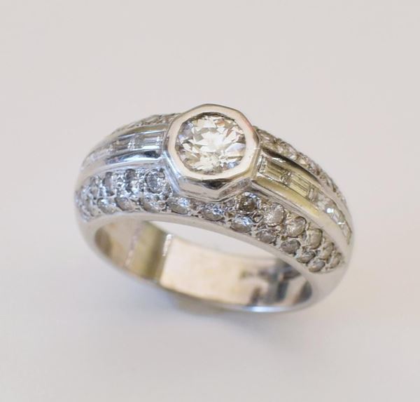 ANELLO IN ORO BIANCO E DIAMANTI