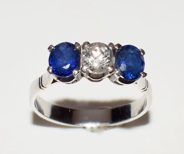 ANELLO IN ORO BIANCO , DIAMATE E ZAFFIRI