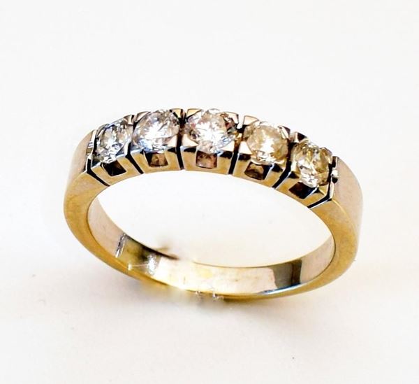 ANELLO IN ORO BIANCO E DIAMANTI