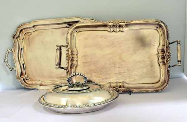 DUE VASSOI E LEGUMIERA , INGHILTERRA SEC. XX  - Asta ANTIQUARIATO, COLLEZIONISMO E GIOIELLI - Poggio Bracciolini Casa d'Aste