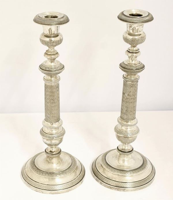 COPPIA DI CANDELIERI, SEC. XX  - Asta ANTIQUARIATO, COLLEZIONISMO E GIOIELLI - Poggio Bracciolini Casa d'Aste