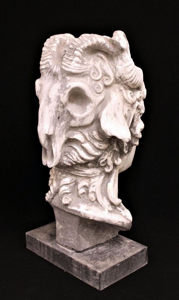Scultura, sec. XX, in gesso patinato, raffigurante satiro, alt. cm 47,5