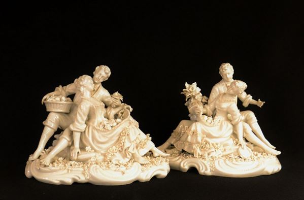 Due gruppi, sec. XX, in maiolica, raffiguranti Amanti,  - Asta ANTIQUARIATO, COLLEZIONISMO E GIOIELLI - Poggio Bracciolini Casa d'Aste