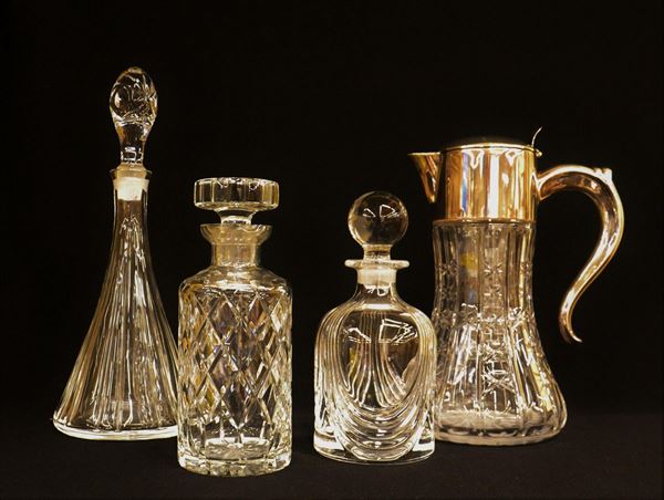 Tre bottiglie ed una caraffa, sec. XX, in cristallo,  - Asta ANTIQUARIATO, COLLEZIONISMO E GIOIELLI - Poggio Bracciolini Casa d'Aste