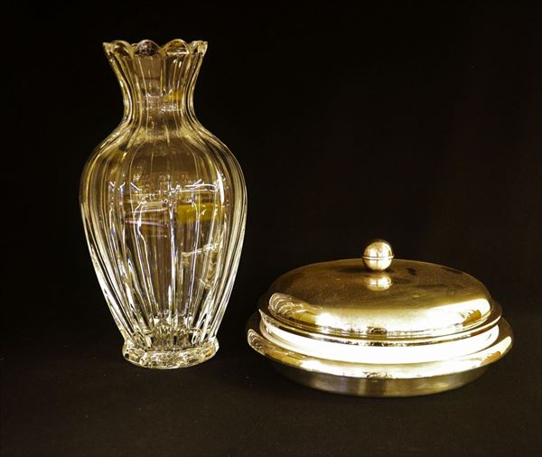 Vaso portafiori, sec. XX, in cristallo, alt. cm 37  - Asta ANTIQUARIATO, COLLEZIONISMO E GIOIELLI - Poggio Bracciolini Casa d'Aste