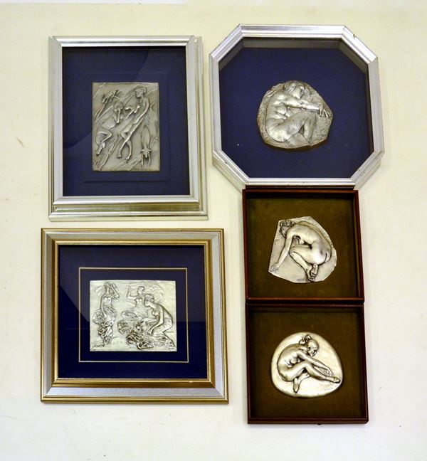 Cinque multipli, sec. XX, in lamina d'argento, raffiguranti figure, firmati Messina, Greco, Brindisi e Fiume, da cm 19x18 a cm 18x24 (5)