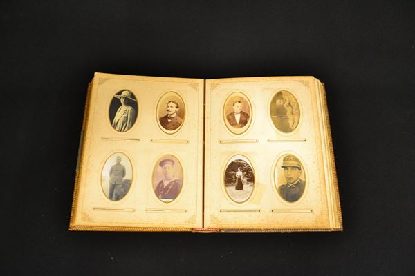 Album, sec. XIX-XX, contenente settantacinque fotoritratti
