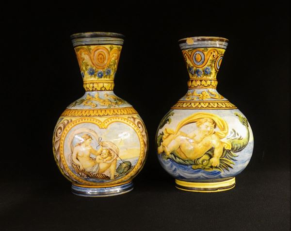 Coppia di vasi, Castelli, sec. XVIII, in maiolica dipinta