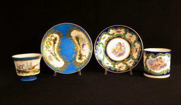 Due tazze con piattini, sec. XIX, in ceramica Sevres