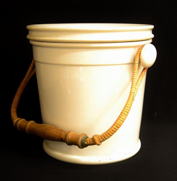 Vaso con coperchio, sec. XIX, in porcellana Ginori,