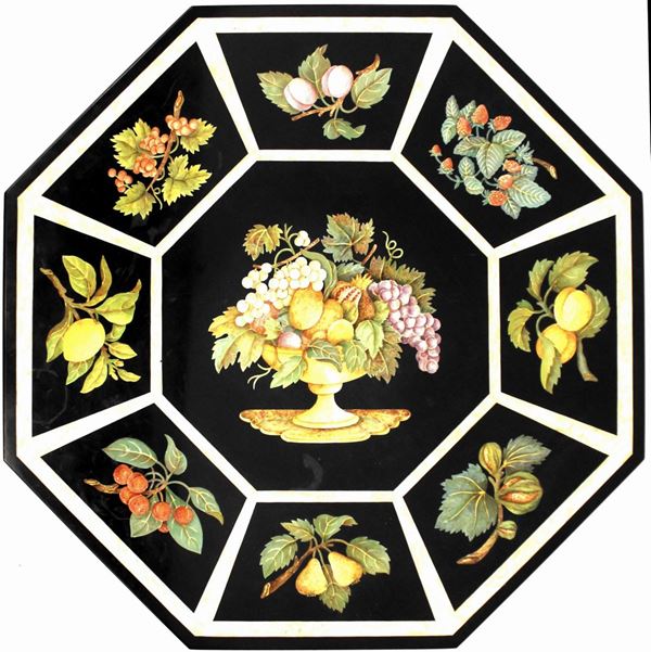 Piano ottagonale, sec. XX, in ardesia, decorato in scagliola, grande&nbsp;&nbsp;&nbsp;&nbsp;&nbsp;&nbsp;