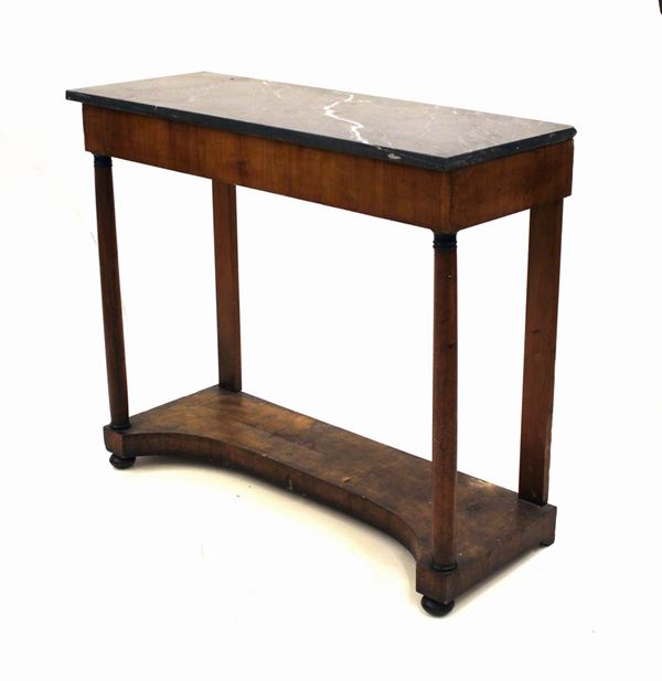 Consolle, Impero, in noce, piano rettangolare in marmo grigio, fascia rettilinea, sostegni anteriori a colonne a capitelli ebanizzati su base dal fronte concavo, piedi a sfera schiacciata, cm 120x46x102