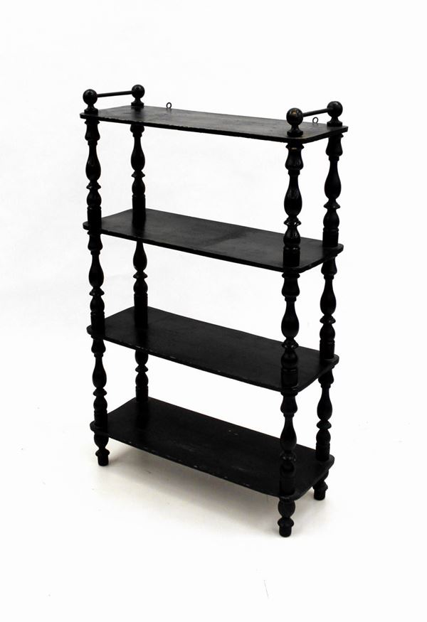 Etagere, sec. XIX, in legno ebanizzato, ripiani rettangolari tra montanti ad elementi torniti, cm 78x29x125