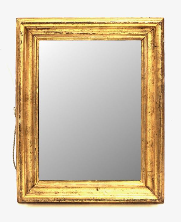 Cornice con specchio, sec. XIX, in legno dorato a mecca, luce rettangolare,  - Asta ANTIQUARIATO, COLLEZIONISMO E GIOIELLI - Poggio Bracciolini Casa d'Aste