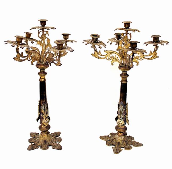 Coppia di candelabri a cinque fiamme, sec. XIX in metallo dorato decorati da motivi vegetali, basi frastagliate,alt. cm. 53, uno mancante di parte di decorazione del sostegno&nbsp;&nbsp;&nbsp;&nbsp;&nbsp;&nbsp;&nbsp;&nbsp;&nbsp;&nbsp;&nbsp;&nbsp;&nbsp;&nbsp;&nbsp;&nbsp;&nbsp;&nbsp;&nbsp;&nbsp;&nbsp;&nbsp;&nbsp;&nbsp;&nbsp;&nbsp;&nbsp;&nbsp;&nbsp;&nbsp;&nbsp;&nbsp;&nbsp;&nbsp;&nbsp;&nbsp;&nbsp;&nbsp;