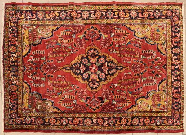 Tappeto persiano Malayer, met&agrave; sec. XX, campo a motivi floreali su fondo rosso, cm 210x165