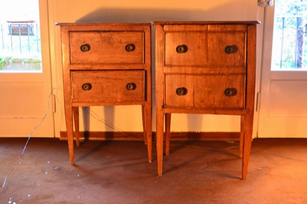 Comoda e comodino, sec. XVIII, in gattice, a tre cassetti, uno ed uno sportello l&#8217;altro; cm 53x40x80, difetti