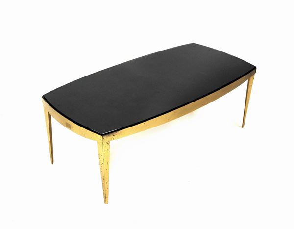 Tavolino, anni 50/60, produzione Fontana Arte, struttura in metallo dorato piano in vetro specchiato nei toni del blu, cm 54x107,5x38