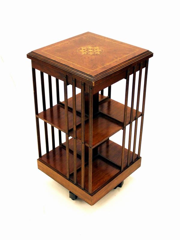Libreria girevole, Inghilterra, edoardiana, in mogano filettato e intarsiato in acero, piano quadrato, base a crociera su rotelle, cm 46x46x86