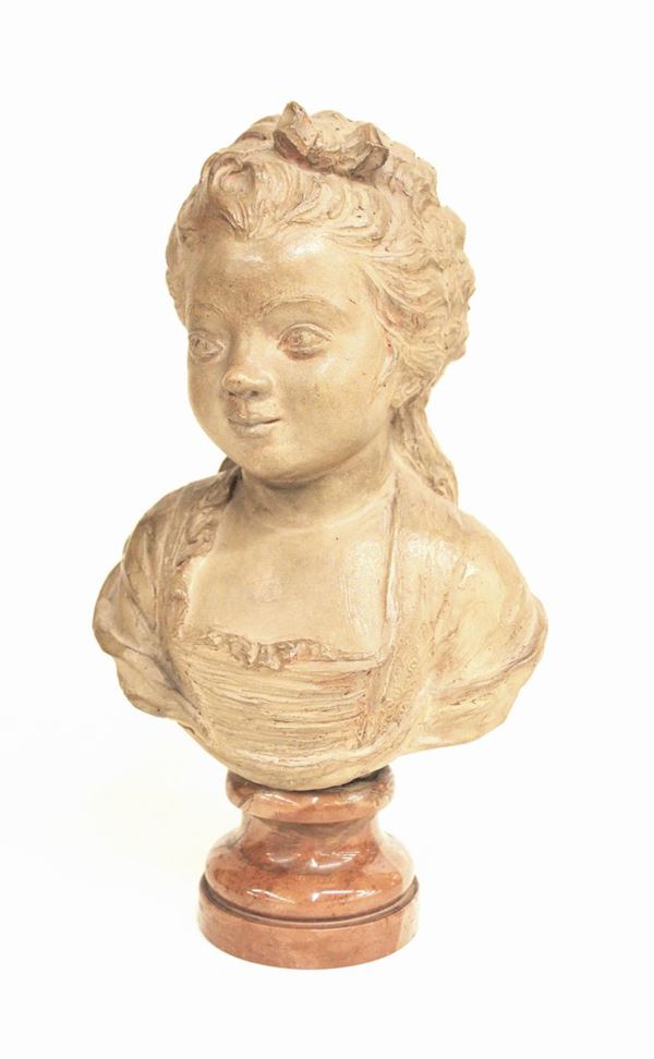 Busto, sec. XIX, in terracotta patinata raffigurante fanciulla, base circolare in marmo rosso di Verona, alt. cm 35  - Asta ANTIQUARIATO, COLLEZIONISMO E GIOIELLI - Poggio Bracciolini Casa d'Aste