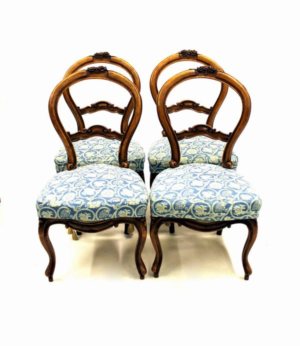 Quattro sedie, Luigi Filippo, in noce, schienale a giorno a cimasa intagliata a motivo floreale, seduta imbottita e rivestita in stoffa, gambe mosse, alt. cm 96