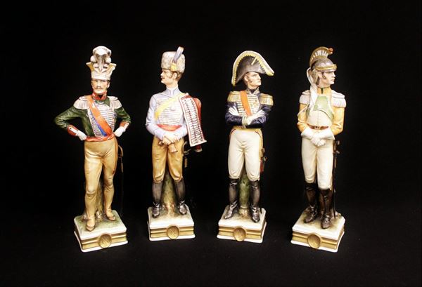 Quattro statuine, sec. XX, manifattura Capodimonte, in porcellana dipinta&nbsp;