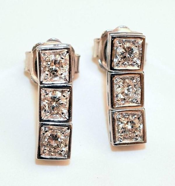 PAIO DI ORECCHINI PENDENTI IN ORO BIANCO E DIAMANTI&nbsp;&nbsp;&nbsp;&nbsp;&nbsp;&nbsp;&nbsp;&nbsp;&nbsp;&nbsp;&nbsp;&nbsp;&nbsp;&nbsp;&nbsp;&nbsp;&nbsp;&nbsp;&nbsp;&nbsp;&nbsp;&nbsp;&nbsp;