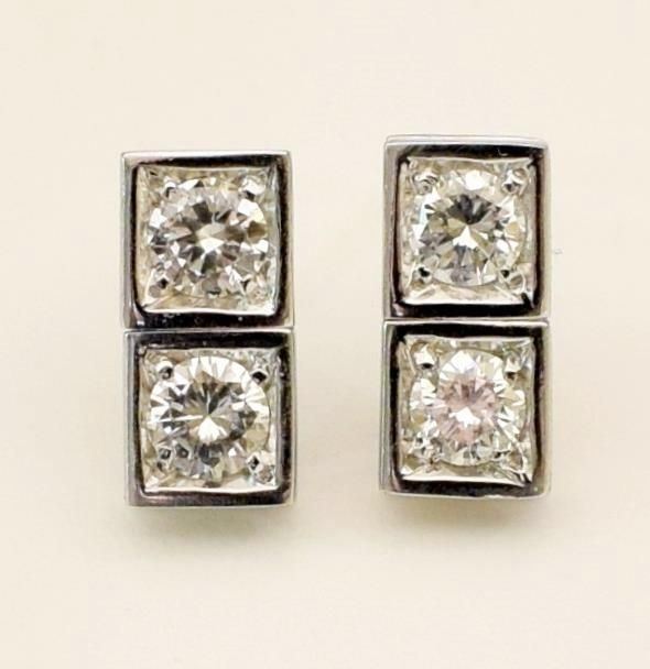 PAIO DI ORECCHINI PENDENTI IN ORO BIANCO E DIAMANTI&nbsp;&nbsp;&nbsp;&nbsp;&nbsp;&nbsp;&nbsp;&nbsp;&nbsp;&nbsp;&nbsp;&nbsp;&nbsp;&nbsp;&nbsp;&nbsp;&nbsp;&nbsp;&nbsp;&nbsp;&nbsp;&nbsp;&nbsp;  - Asta GIOIELLI, ARGENTI, E OPERE DI ARTE ANTICA E CONTEMPORANEA - Poggio Bracciolini Casa d'Aste