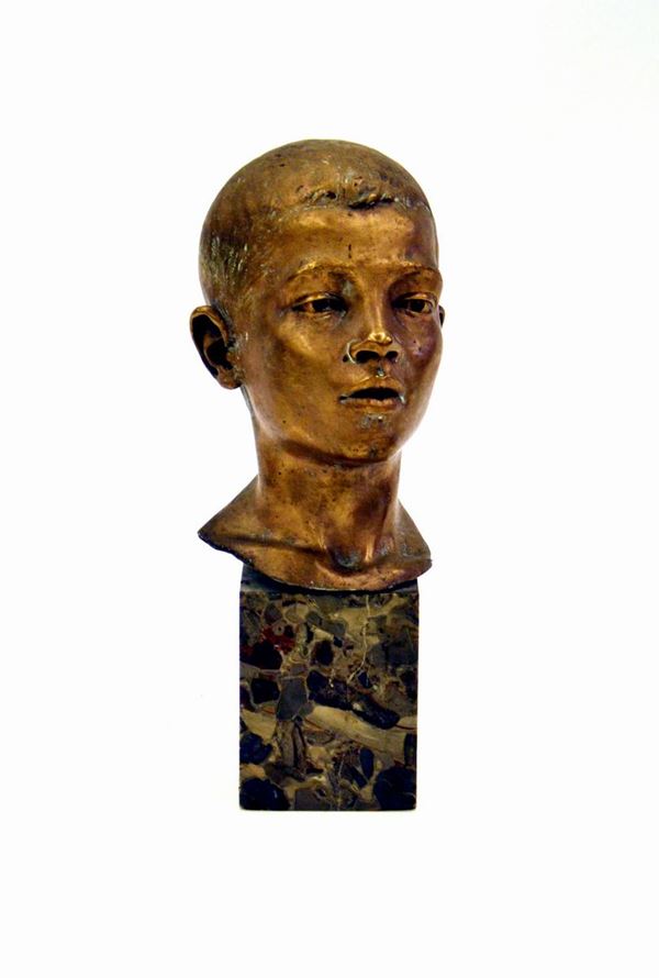Scultura, sec. XX, in bronzo raffigurante busto di fanciullo, base in&nbsp;&nbsp;&nbsp;&nbsp;&nbsp;