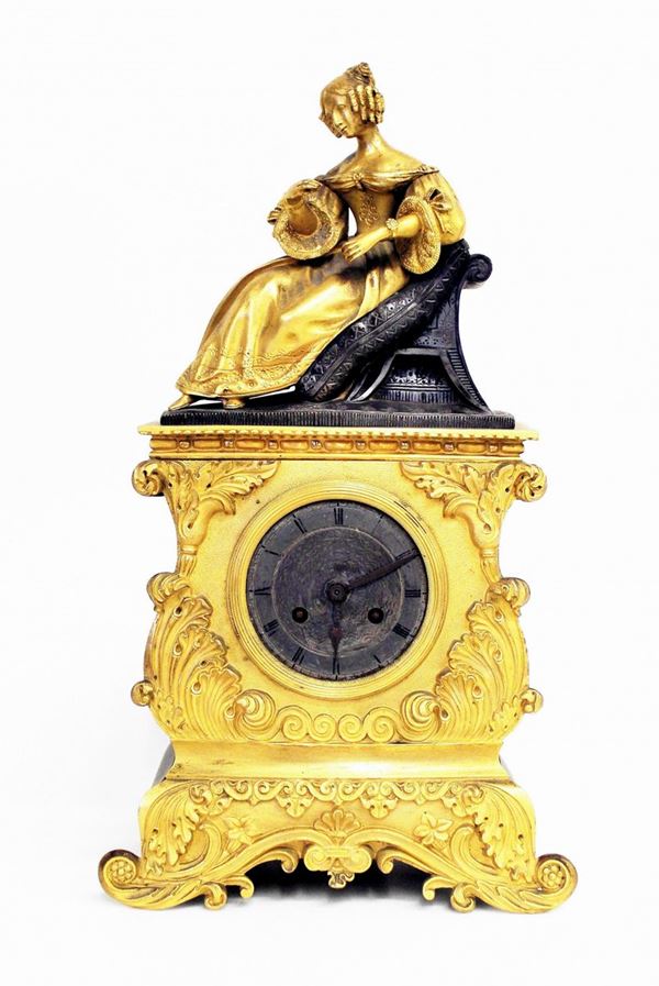 Orologio da tavolo, Francia, Carlo X, in bronzo dorato e patinato,&nbsp;&nbsp;&nbsp;&nbsp;&nbsp;&nbsp;&nbsp;&nbsp;  - Asta GIOIELLI, ARGENTI, E OPERE DI ARTE ANTICA E CONTEMPORANEA - Poggio Bracciolini Casa d'Aste