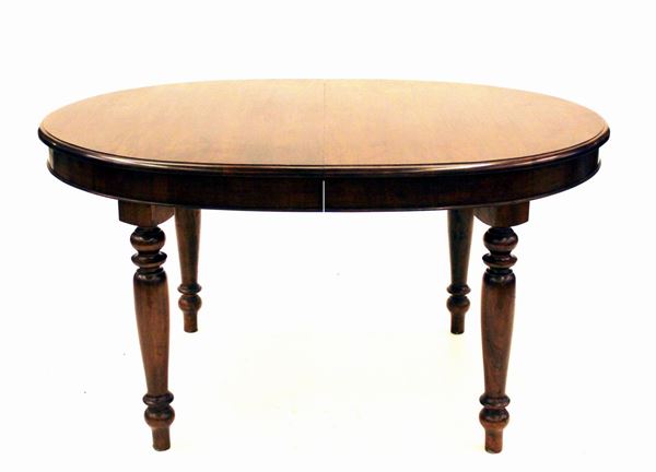 Tavolo allungabile, sec. XX, in gattice, piano ovale, gambe tornite a       - Asta GIOIELLI, ARGENTI, E OPERE DI ARTE ANTICA E CONTEMPORANEA - Poggio Bracciolini Casa d'Aste