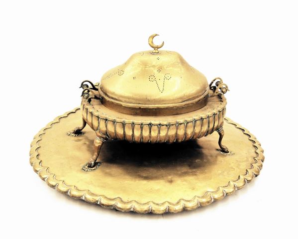 Braciere, Turchia, sec. XIX, in ottone sbalzato, corpo baccellato, ampio&nbsp;&nbsp;