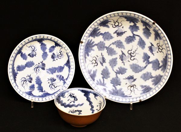 Servito piatti, arte orientale, sec. XIX, in porcellana bianco blu,&nbsp;&nbsp;&nbsp;&nbsp;&nbsp;&nbsp;&nbsp;