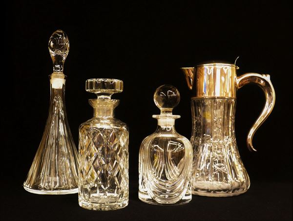 Tre bottiglie ed una caraffa, sec. XX, in cristallo,&nbsp;&nbsp;&nbsp;&nbsp;&nbsp;&nbsp;&nbsp;&nbsp;&nbsp;&nbsp;&nbsp;&nbsp;&nbsp;&nbsp;&nbsp;&nbsp;&nbsp;&nbsp;&nbsp;&nbsp;&nbsp;&nbsp;