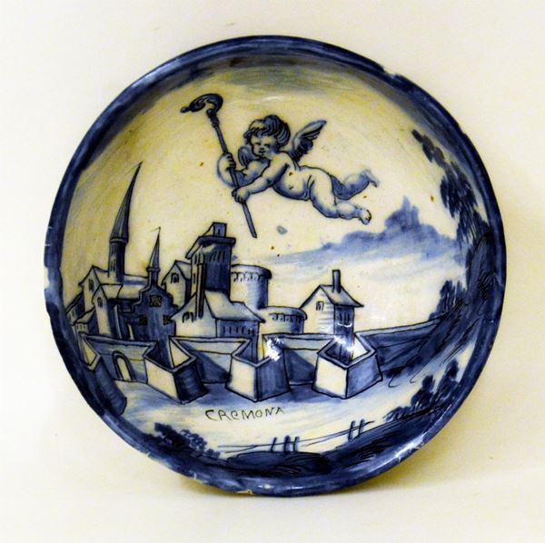 Ciotola, liguria, sec. XX, in maiolica nei toni del blu, decorata a       