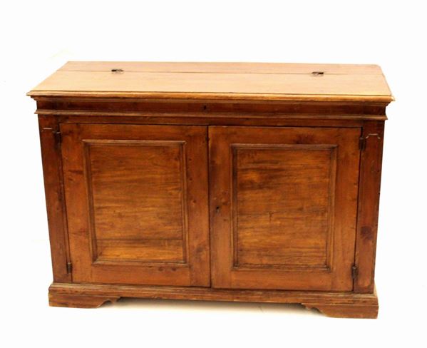 Credenza, sec. XIX, in gattice e abete, piano rettangolare a becco di&nbsp;&nbsp;&nbsp;&nbsp;&nbsp;