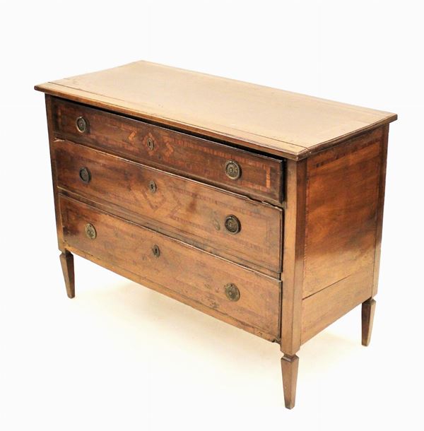 Cassettone, Luigi XVI, in noce filettato in bois de rose, piano&nbsp;&nbsp;&nbsp;&nbsp;&nbsp;&nbsp;&nbsp;&nbsp;&nbsp;&nbsp;&nbsp;