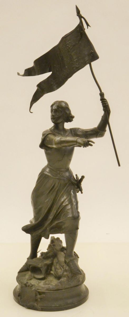 Scultura, sec. XX, in bronzo, raffigurante Giovanna d'Arco, alt. cm 108&nbsp;&nbsp;&nbsp;