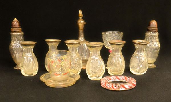 Dodici fra bicchierini, saliere e ampolle, sec. XIX, in vetro, alt. da cm 9