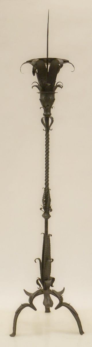 Torcera, sec. XVIII, in ferro battuto, alt. cm 210, difetti               