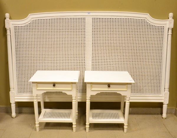 Testiera da letto e coppia di comodini, in stile Luigi XVI, in legno&nbsp;&nbsp;&nbsp;&nbsp;&nbsp;&nbsp;