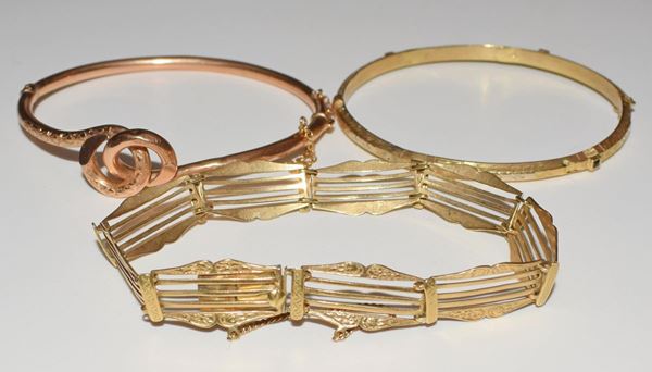 TRE BRACCIALI IN ORO GIALLO                                               