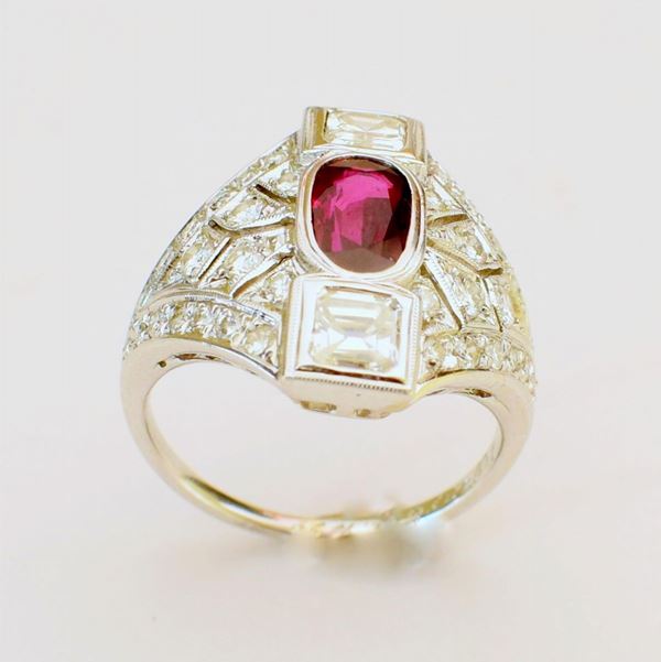 ANELLO IN ORO BIANCO , DIAMANTI E RUBINO                                  