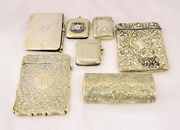 DUE PORTABIGLIETTI, PORTA TABACCO, PORTANOTES E TRE                         - Asta GIOIELLI, ARREDI D'ANTIQUARIATO, DIPINTI DAL XVI AL XX SECOLO E ARGENTI - Poggio Bracciolini Casa d'Aste