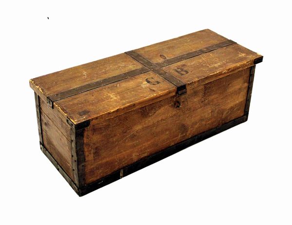 Cassina, inizi sec. XX, in legno di conifera, profili in lamierino&nbsp;&nbsp;&nbsp;&nbsp;&nbsp;&nbsp;&nbsp;&nbsp;