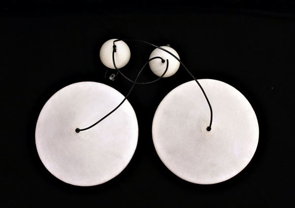 Lampadario, sec. XX, realizzato da coppia di plafoniere in materiale&nbsp;&nbsp;&nbsp;&nbsp;&nbsp;&nbsp;