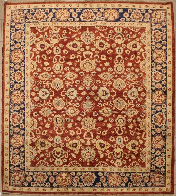Tappeto zygler, campo a motivo floreale stilizzato nei toni del rosso, blu